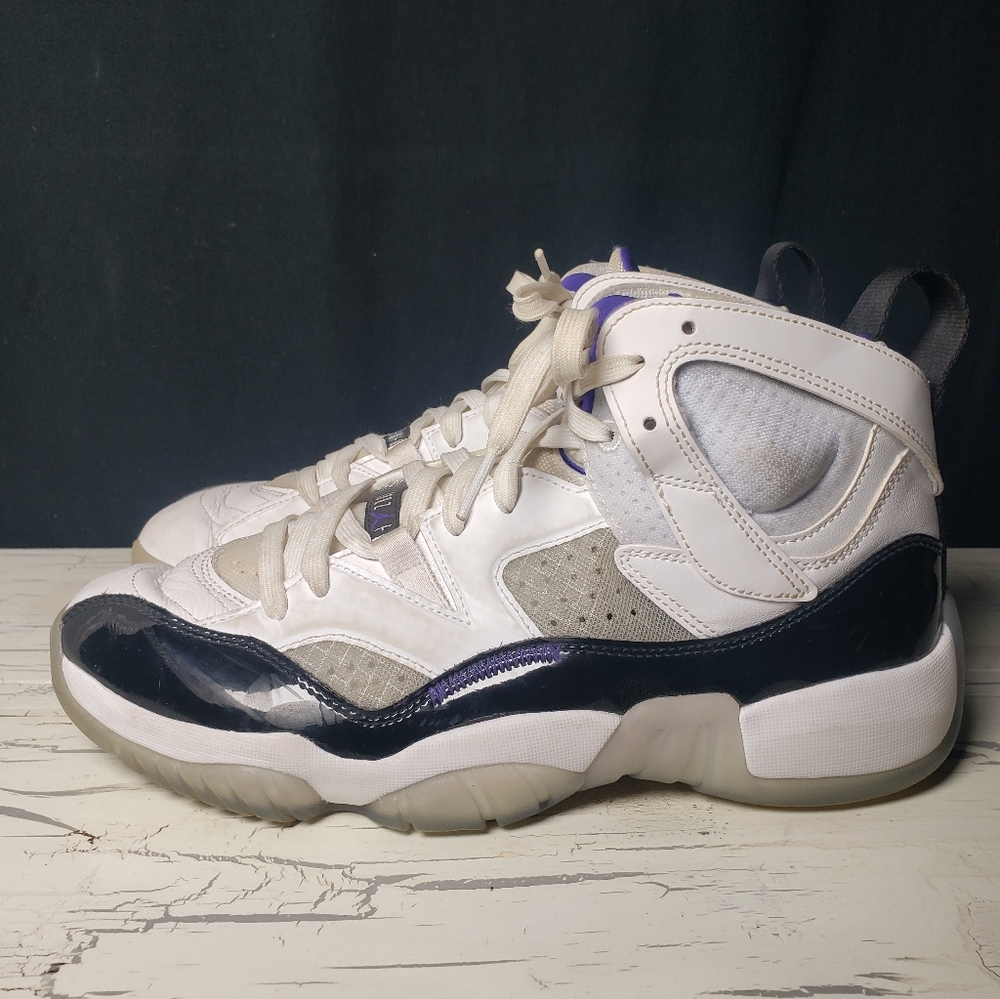 Nike Air Jordan Jumpman Two Trey Sneakers in Men's size 8